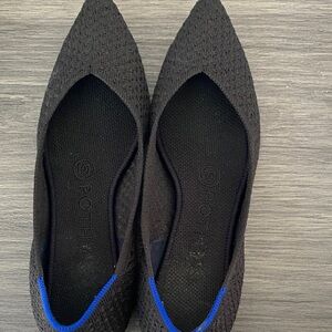 Black (with blue accent) Rothy’s 
Excellent condition, only wore a few times